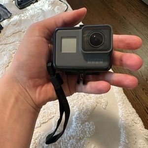 GoPro Hero 5 with 13 Piece Accessory Pack
